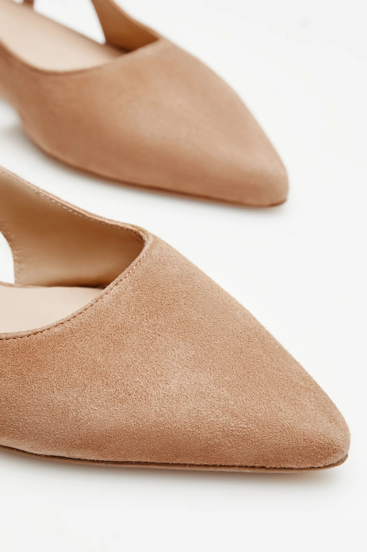 Beżowe buty slingback