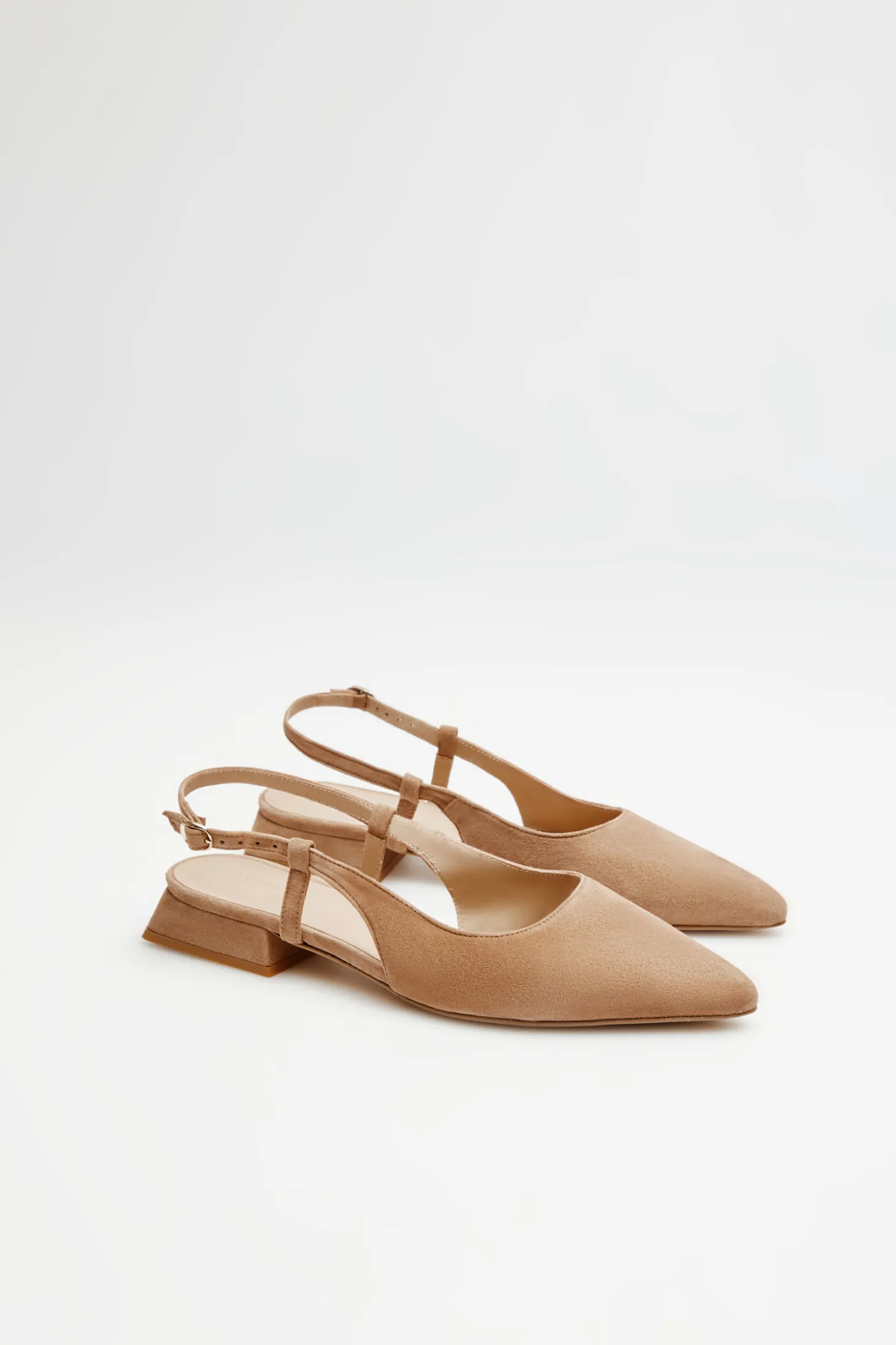 Beżowe buty slingback