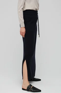 Buty ze skóry naturalnej z regulowanym paskiem