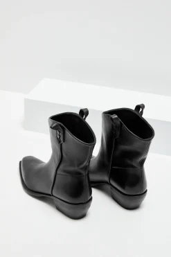 Buty ze skóry z kwadratowym noskiem