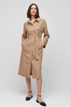 Camelowa sukienka szmizjerka z bawełny