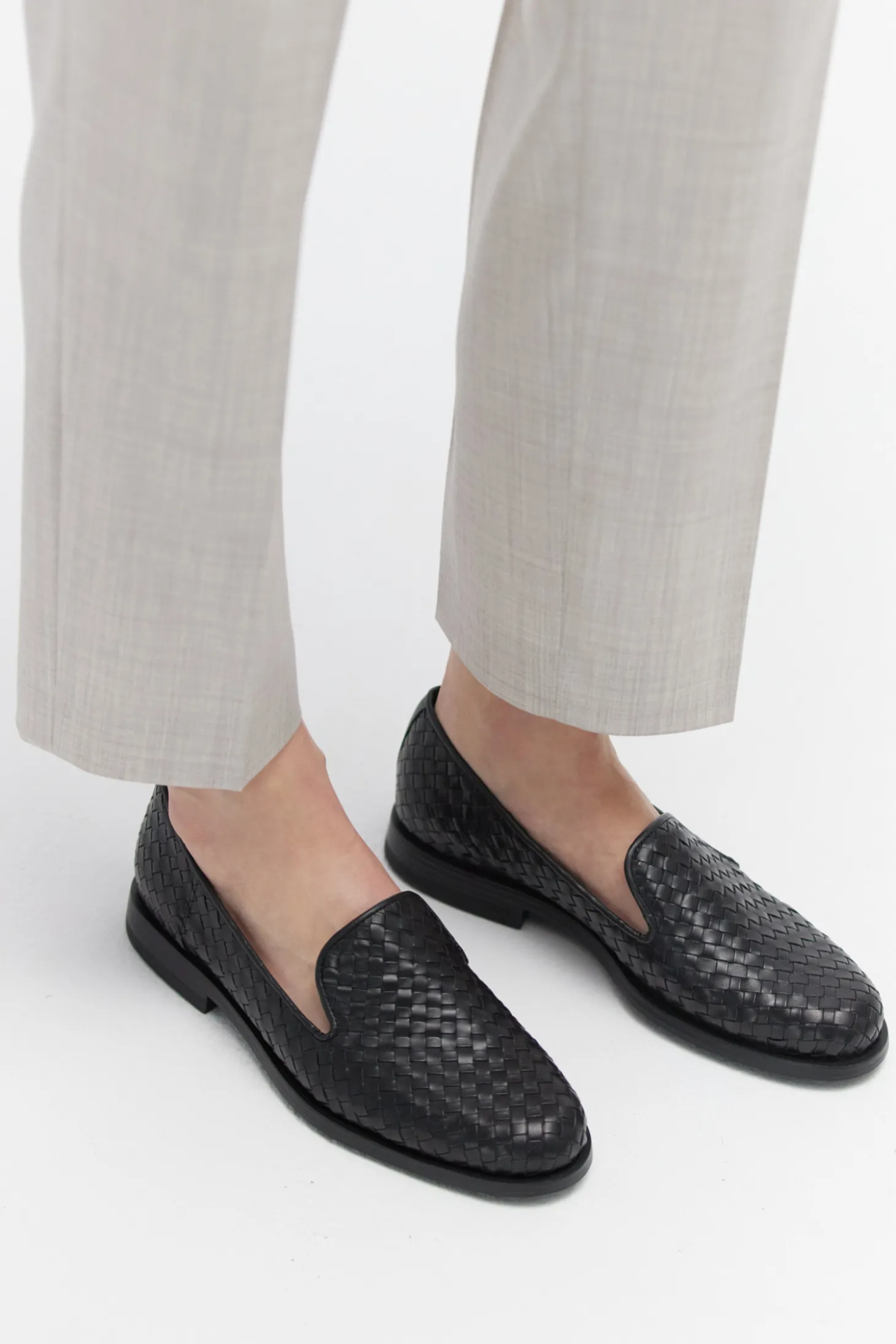 Czarne loafersy z plecionej skóry
