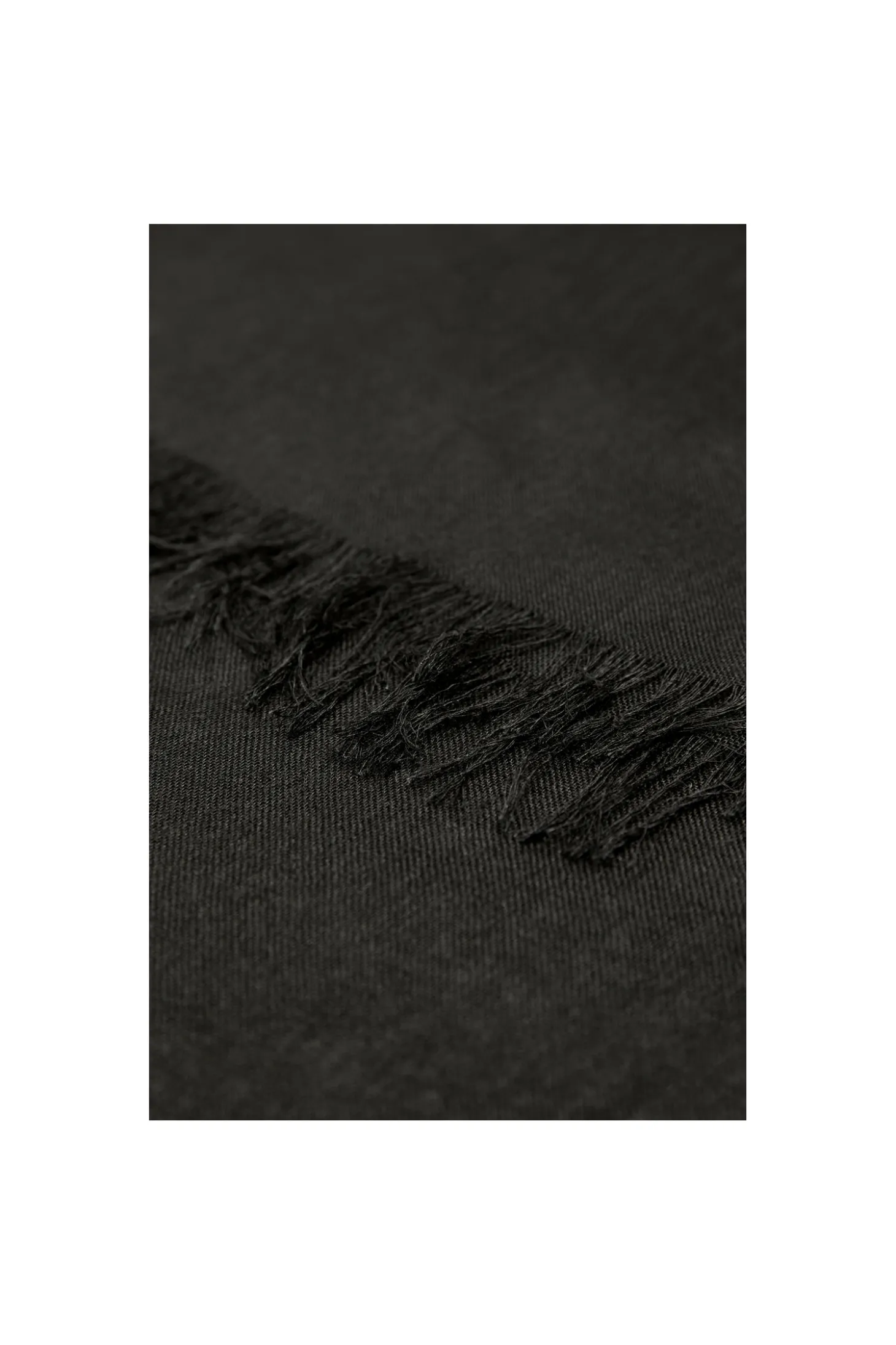 Czarny szal z kaszmirem