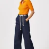 Granatowe szerokie spodnie jeans