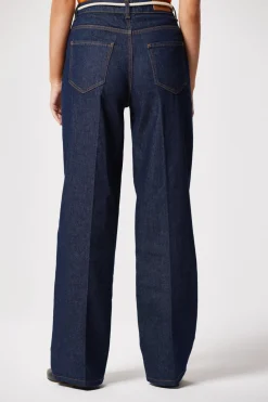 Granatowe szerokie spodnie jeans