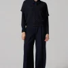Granatowy sweter z dekoltem w szpic