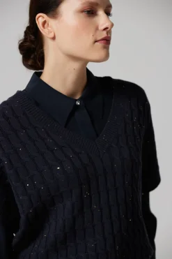 Granatowy sweter z dekoltem w szpic