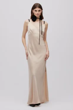 Koktajlowa sukienka nude maxi