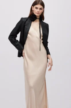 Koktajlowa sukienka nude maxi