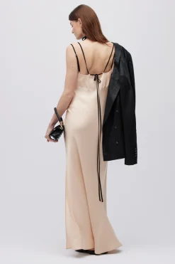 Koktajlowa sukienka nude maxi