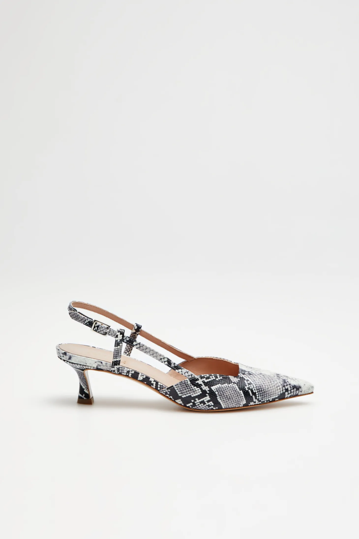 Skórzane buty slingback na średnim obcasie
