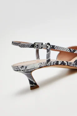 Skórzane buty slingback na średnim obcasie