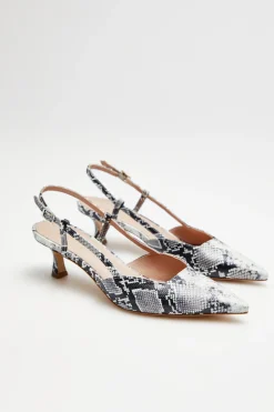 Skórzane buty slingback na średnim obcasie