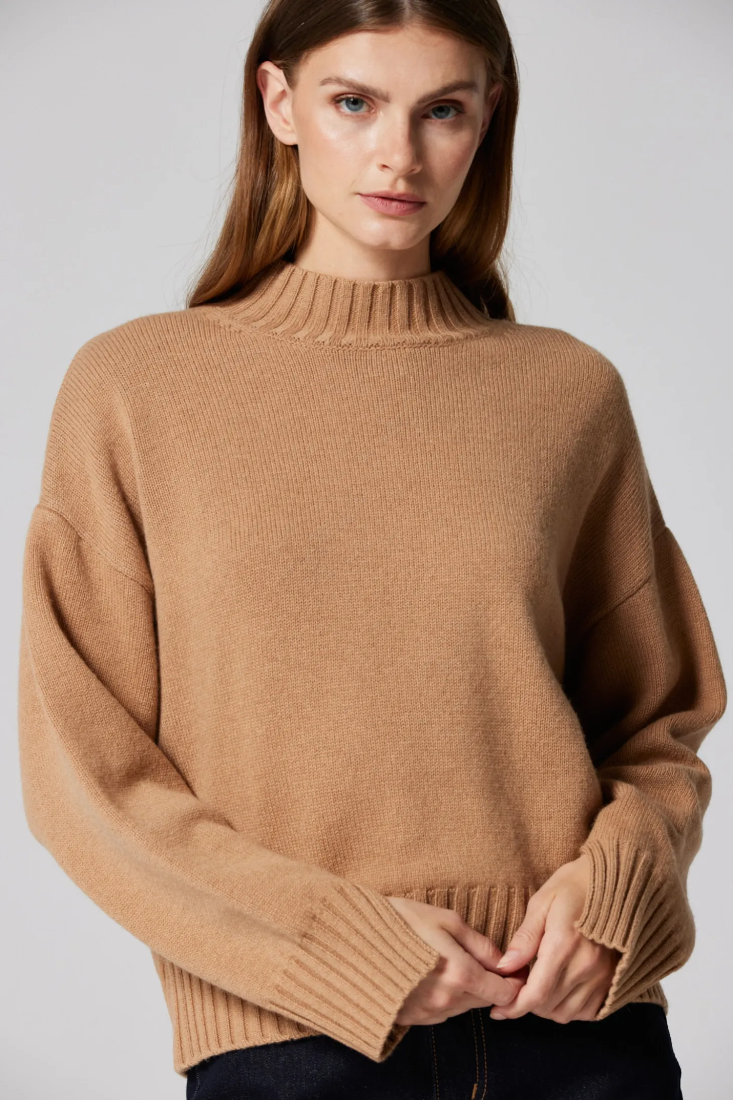 Sweter z wełną wielbłądzią