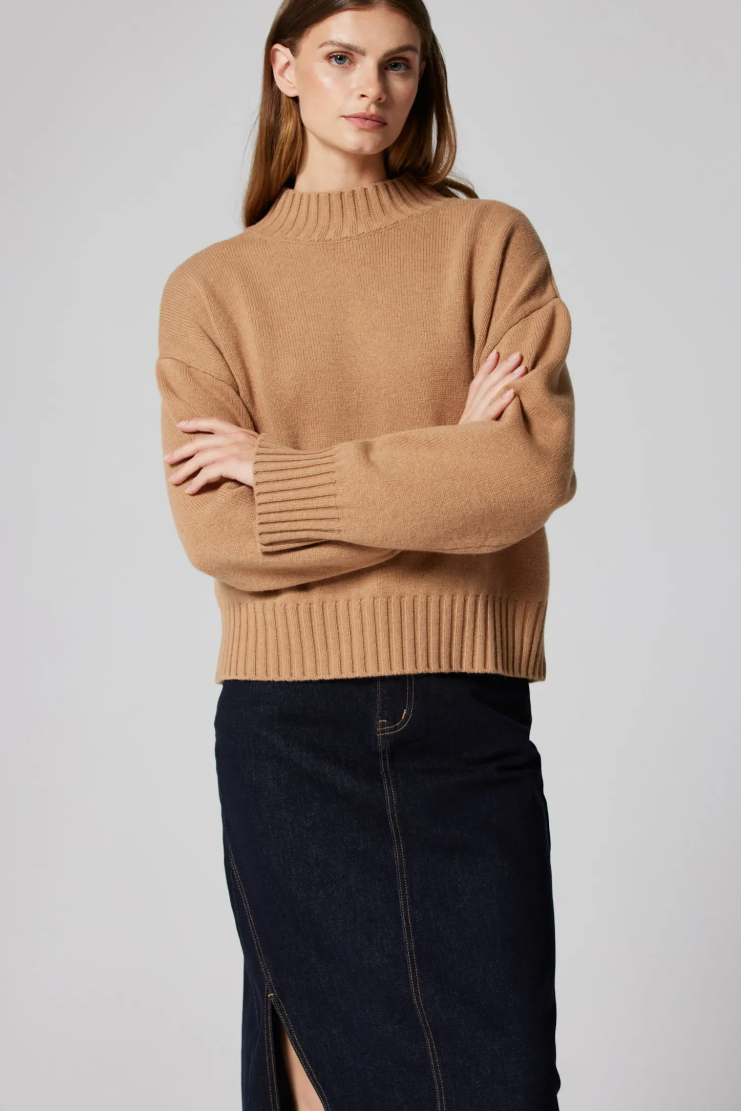 Sweter z wełną wielbłądzią