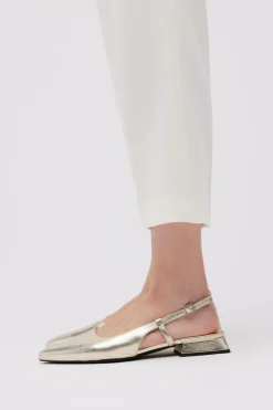 Złote buty slingback